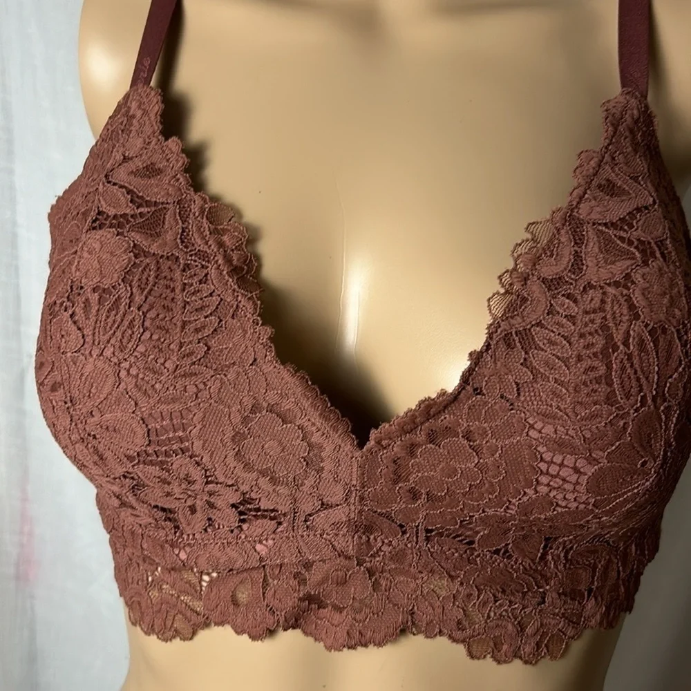 Aerie women 34 D bra ,wireless,embroidered,floral ,lace,sexy, feminine ,comfy - Picture 3 of 14